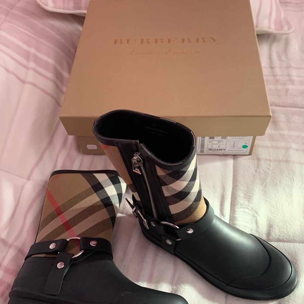 Original Burberry rain boot, never worn.